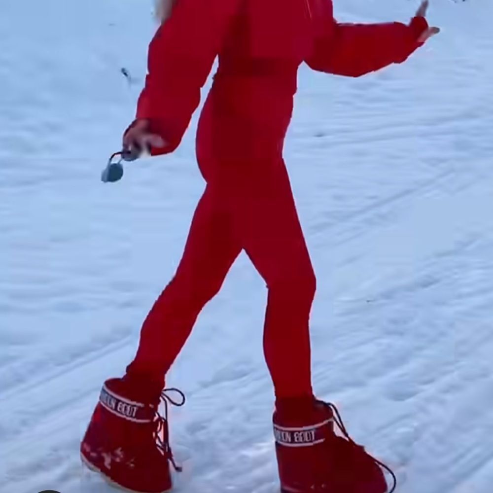 Red   leggings